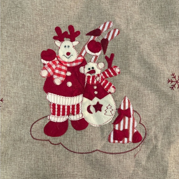 Festive Red and Tan Christmas Tree Skirt - Picture 2 of 2